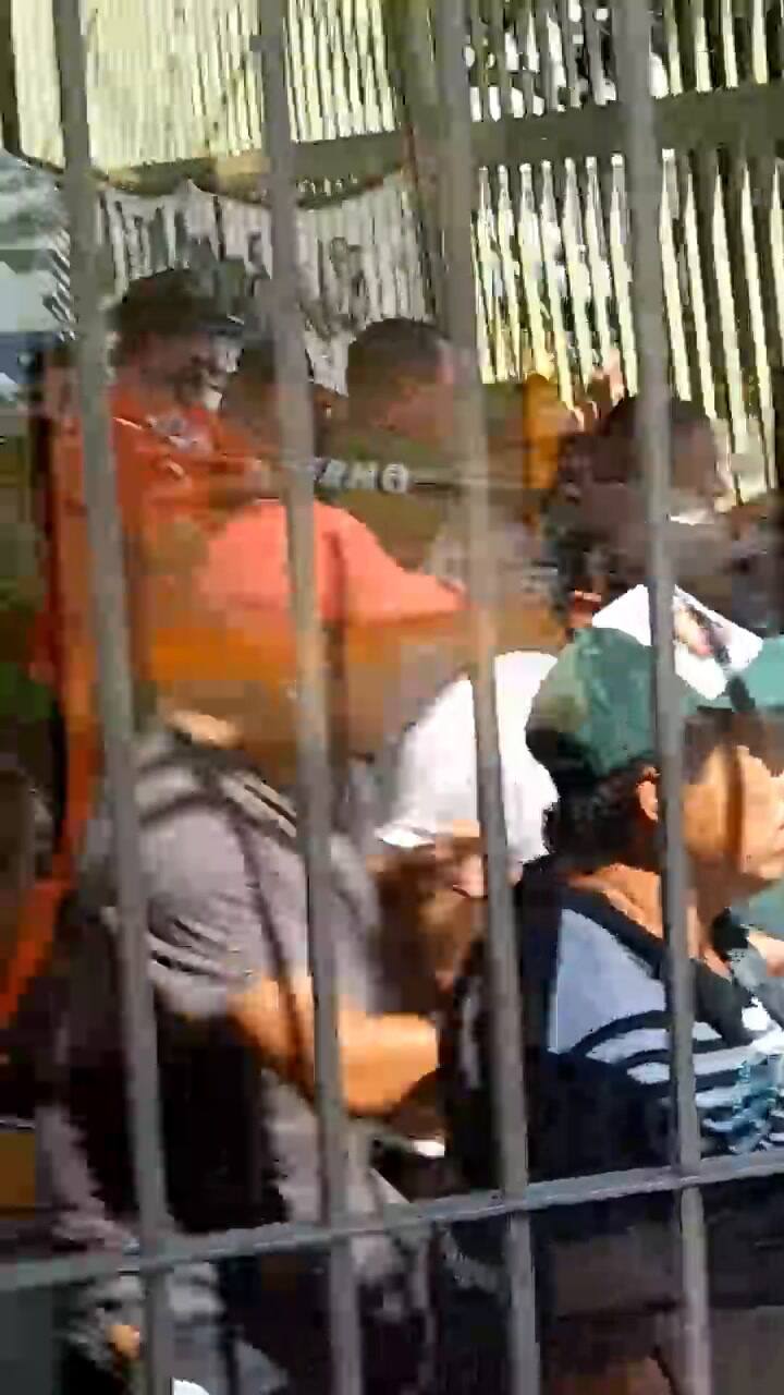 Bloqueo de militantes camioneros en una empresa en Munro