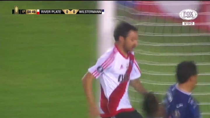 El primer gol de Scocco