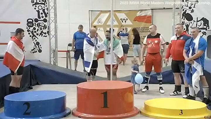 El momento del saludo entre el deportista iraní y el israelí