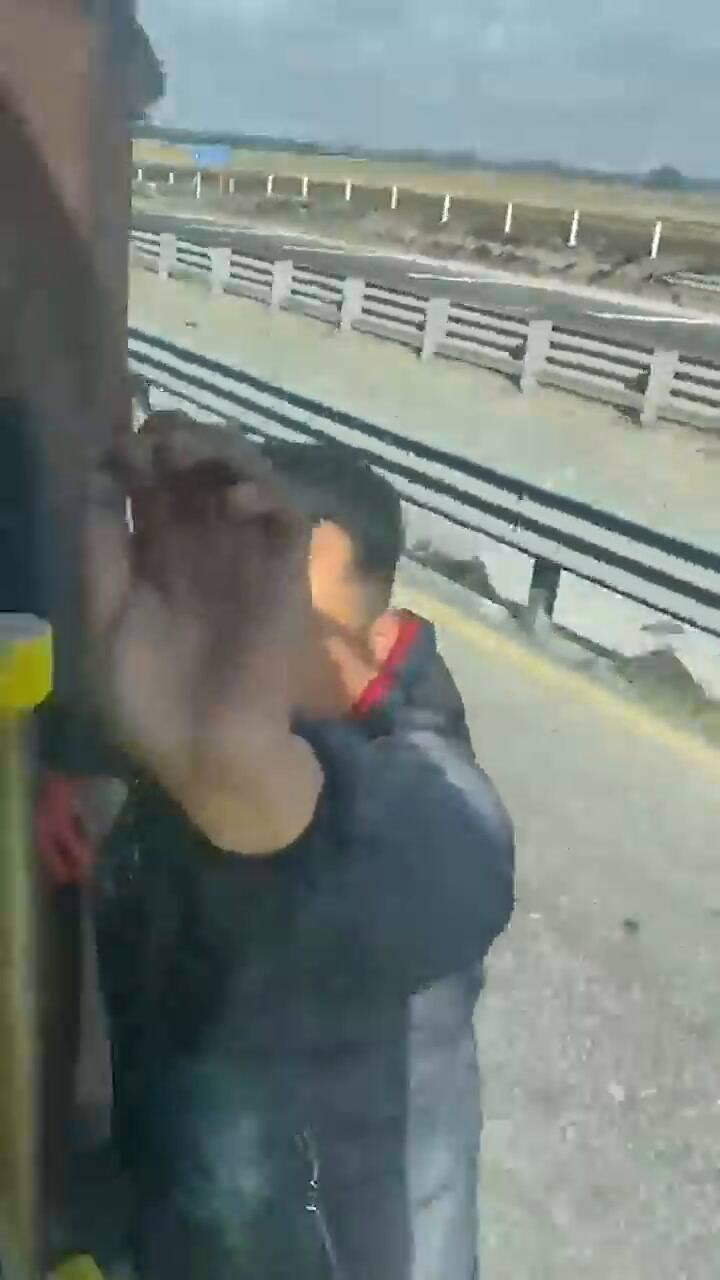 El video en el que se lo ve arriba del colectivo