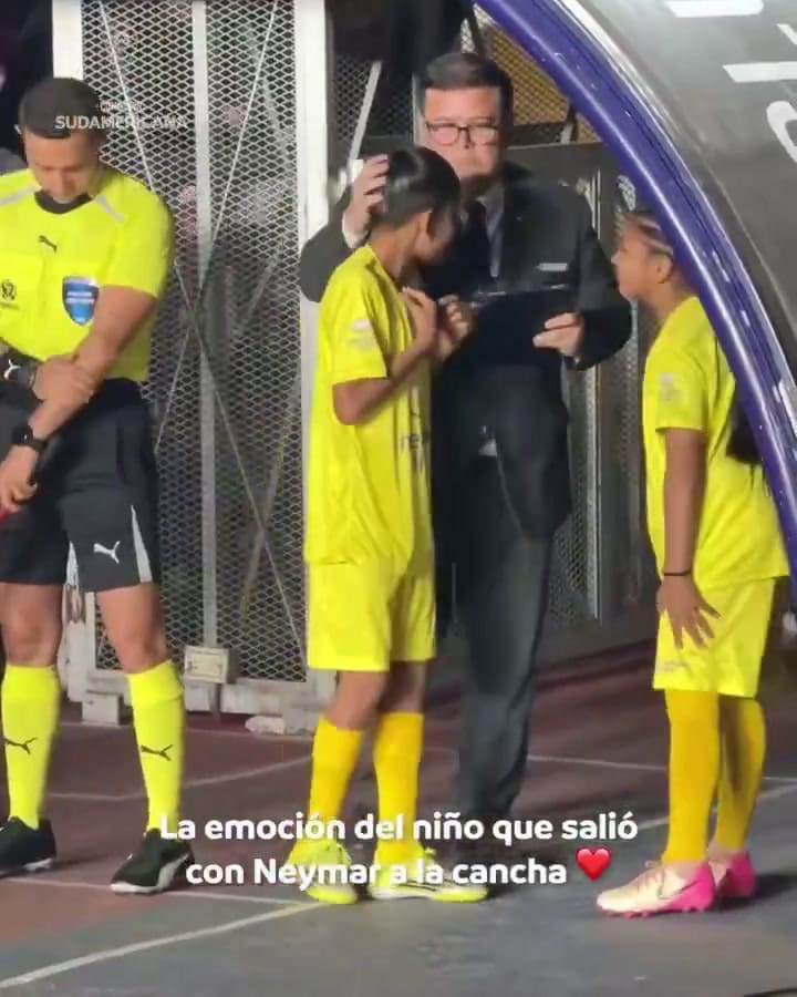 El emotivo gesto de Neymar Jr. con un niño en la cancha de San Lorenzo