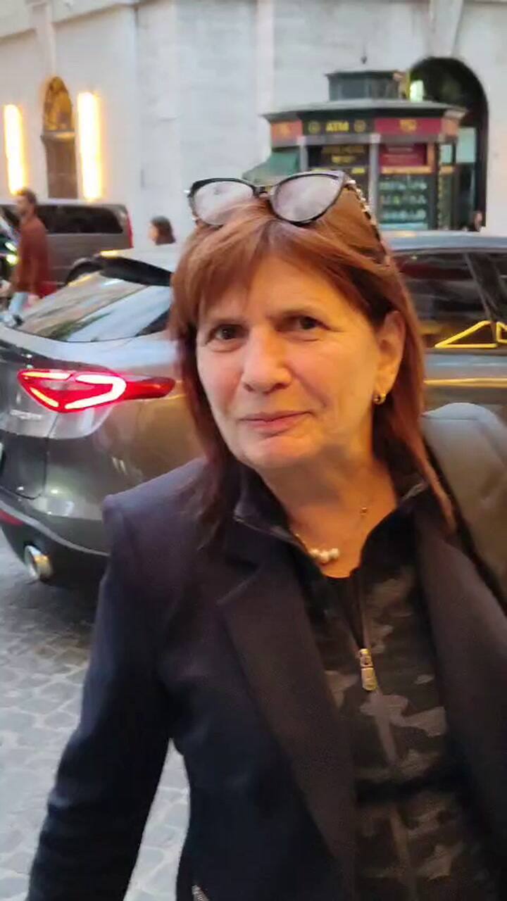 La llegada de la comitiva de Milei a Roma