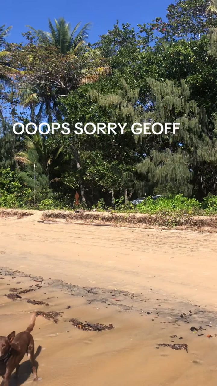 Una pareja encontró una botella en el mar y quedó impactado con lo que encontró en su interior