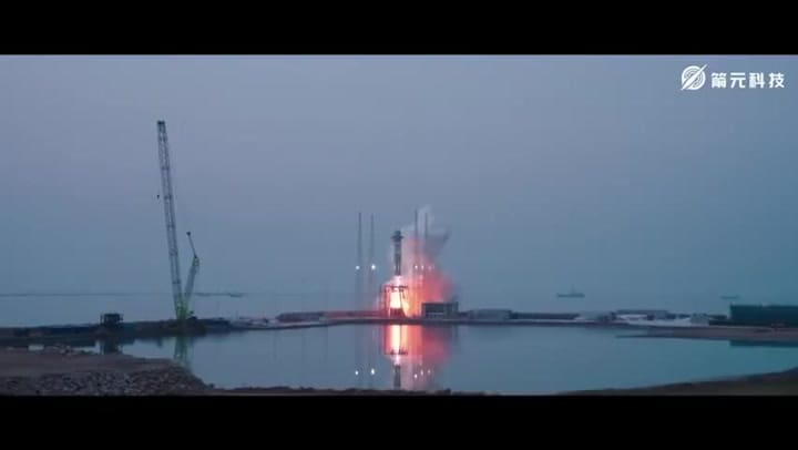 La firma china Sepoch probó un cohete reutilizable para transportar mercancía