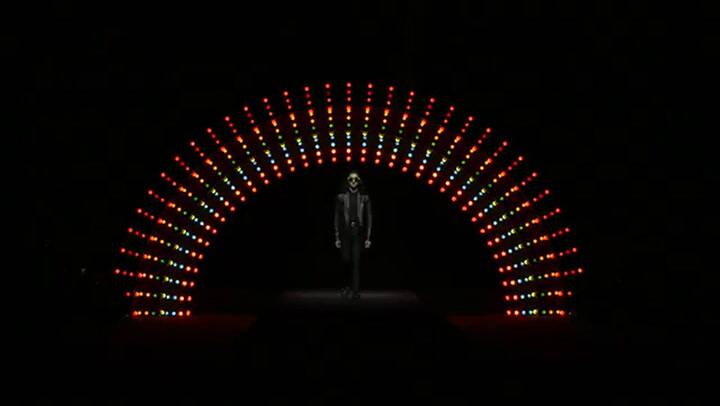 La firma de Marcelo Burlon se presentó con éxito en la semana de la moda masculina de Milán - Fuente