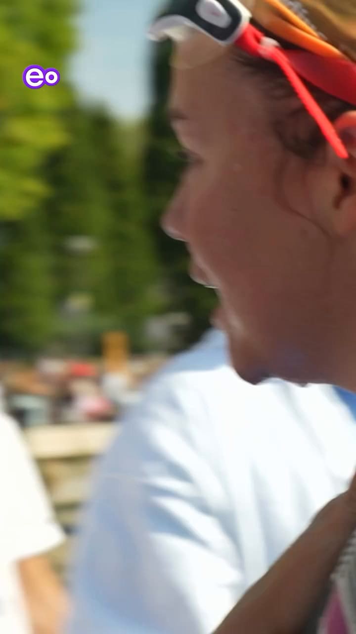 Así llegaba Ariane a la meta y era recibida por sus padres y su perro Mambo