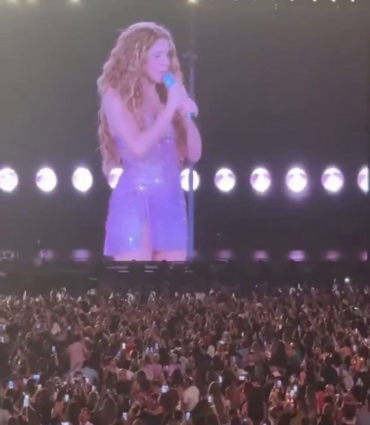 Shakira detuvo su concierto para dar un conmovedor mensaje por inundaciones en Texas: “Dedicado a todos ellos”