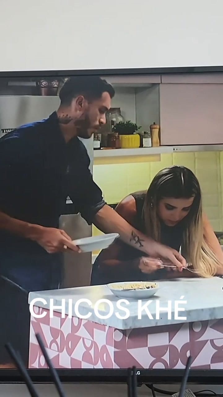 La cuestionable actitud de Santiago con Emily en Love is Blind