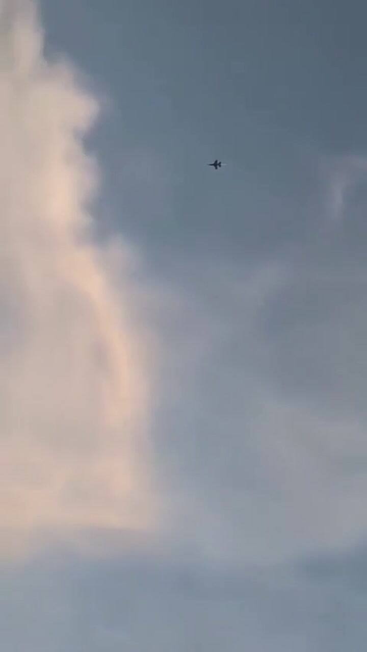 Un avión militar se estrelló durante maniobras de práctica en Polonia y el piloto murió en el acto