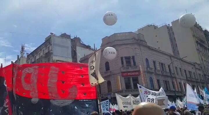 Así marchaban los docentes durante su primer día de paro