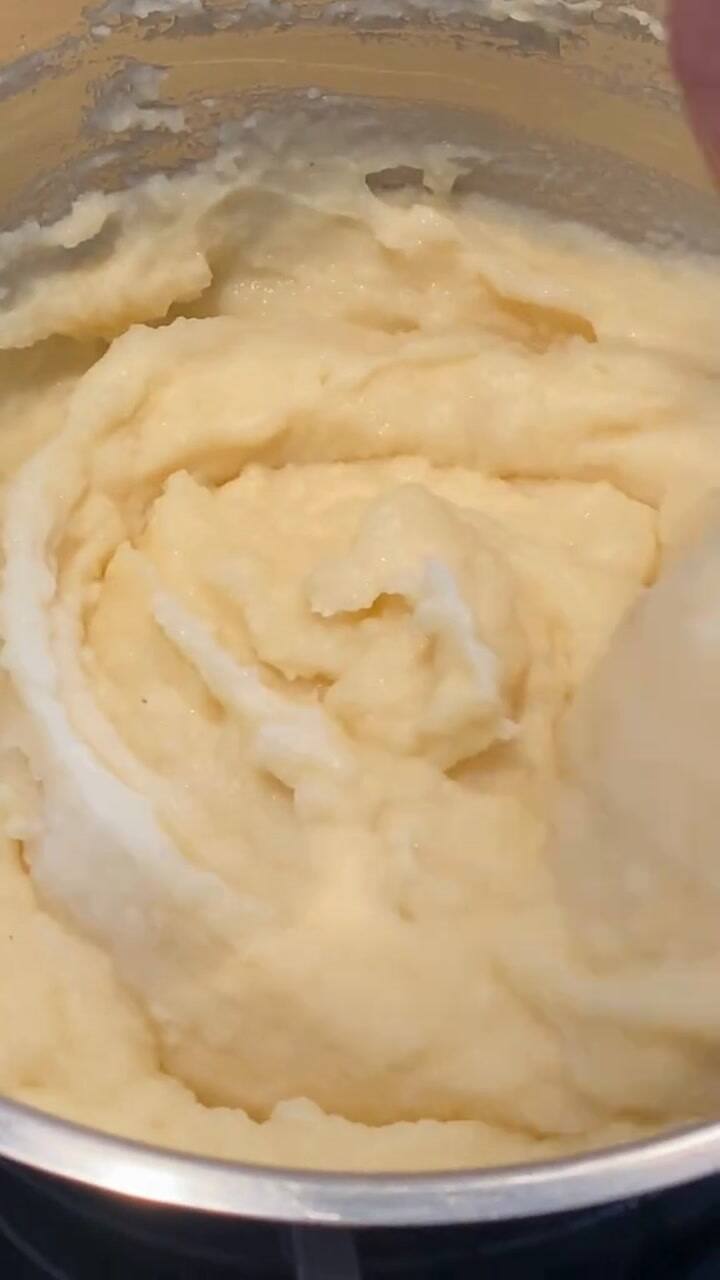 ¿Cómo preparar un puré de papa con ajos?