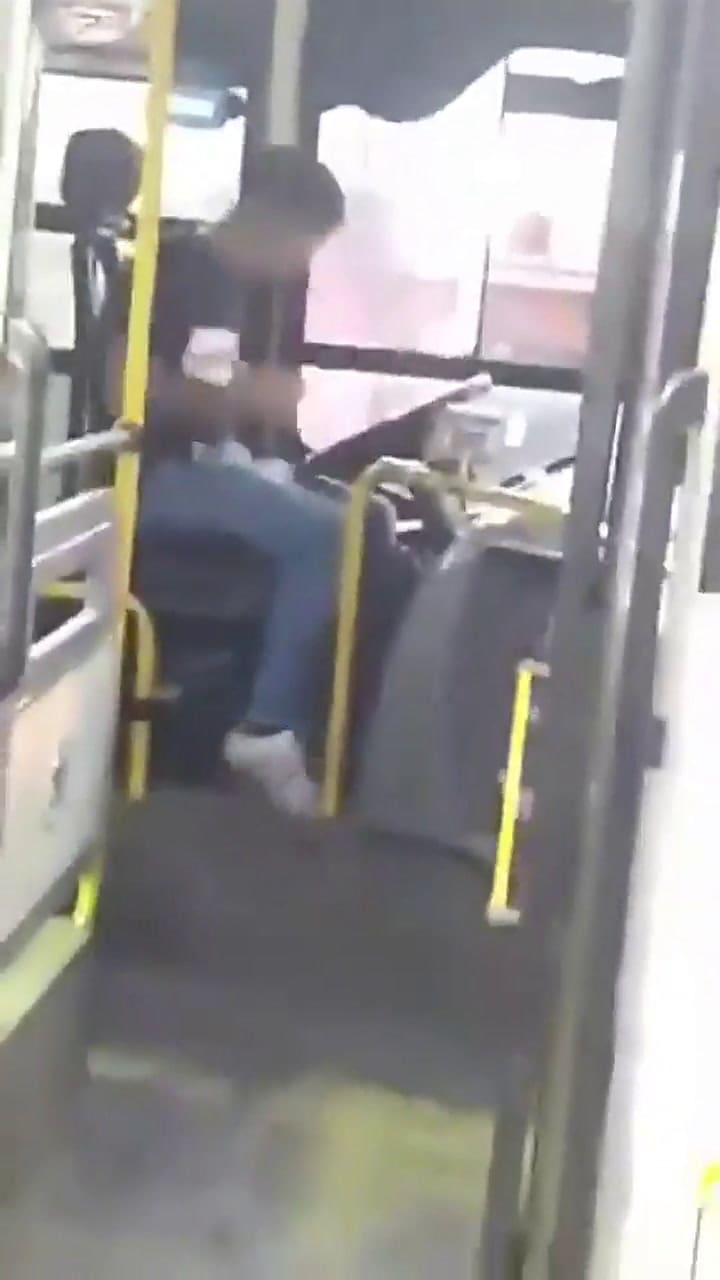 Joven se roba un colectivo de la línea 385 en Glew - Fuente: Twitter