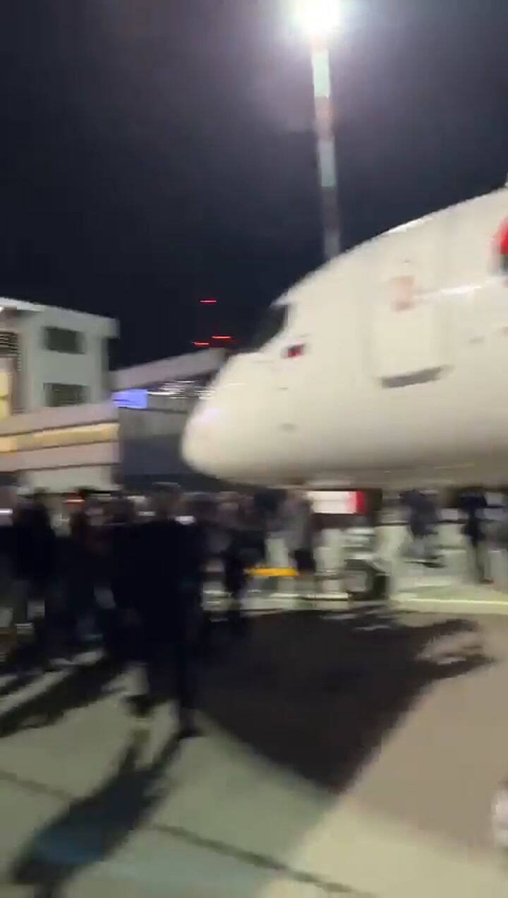 Manifestantes propalestinos irrumpieron en el aeropuerto de la república rusa de Daguestán tras el arribo de un avión proveniente de Israel