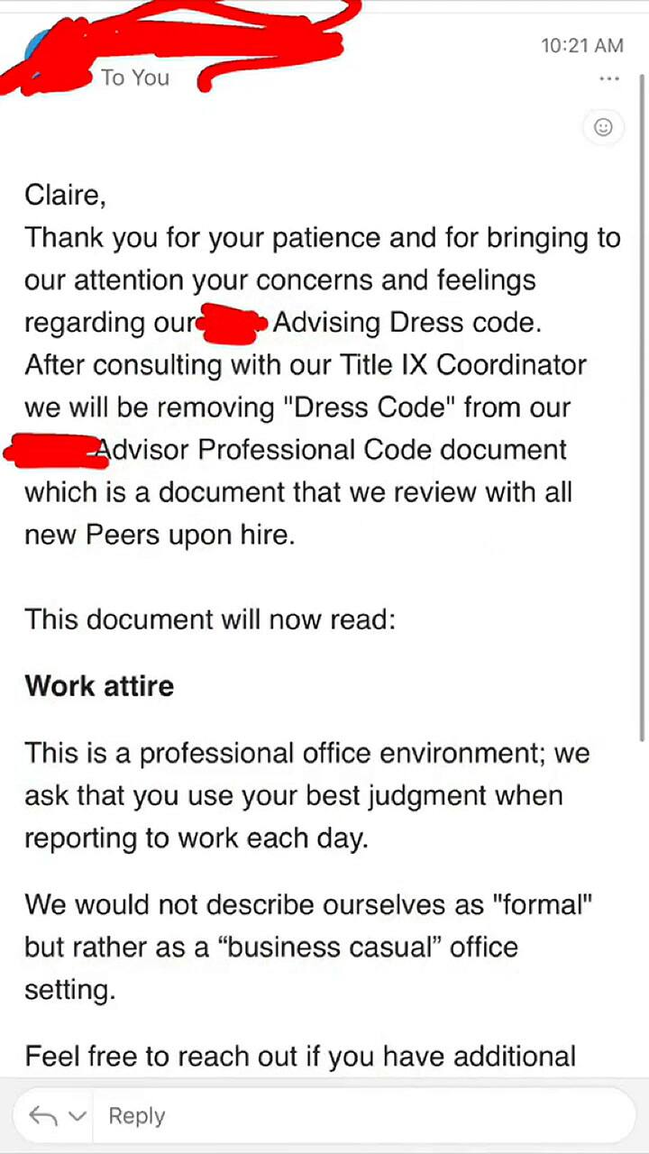 La sancionaron en el trabajo por no usar corpiño y ella denunció a sus jefes por acoso sexual