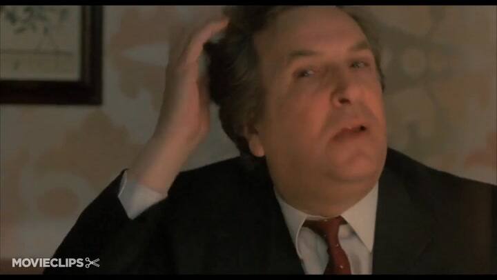 Danny Aiello y Cher en una escena de la película Hechizo de luna - Fuente: YouTube