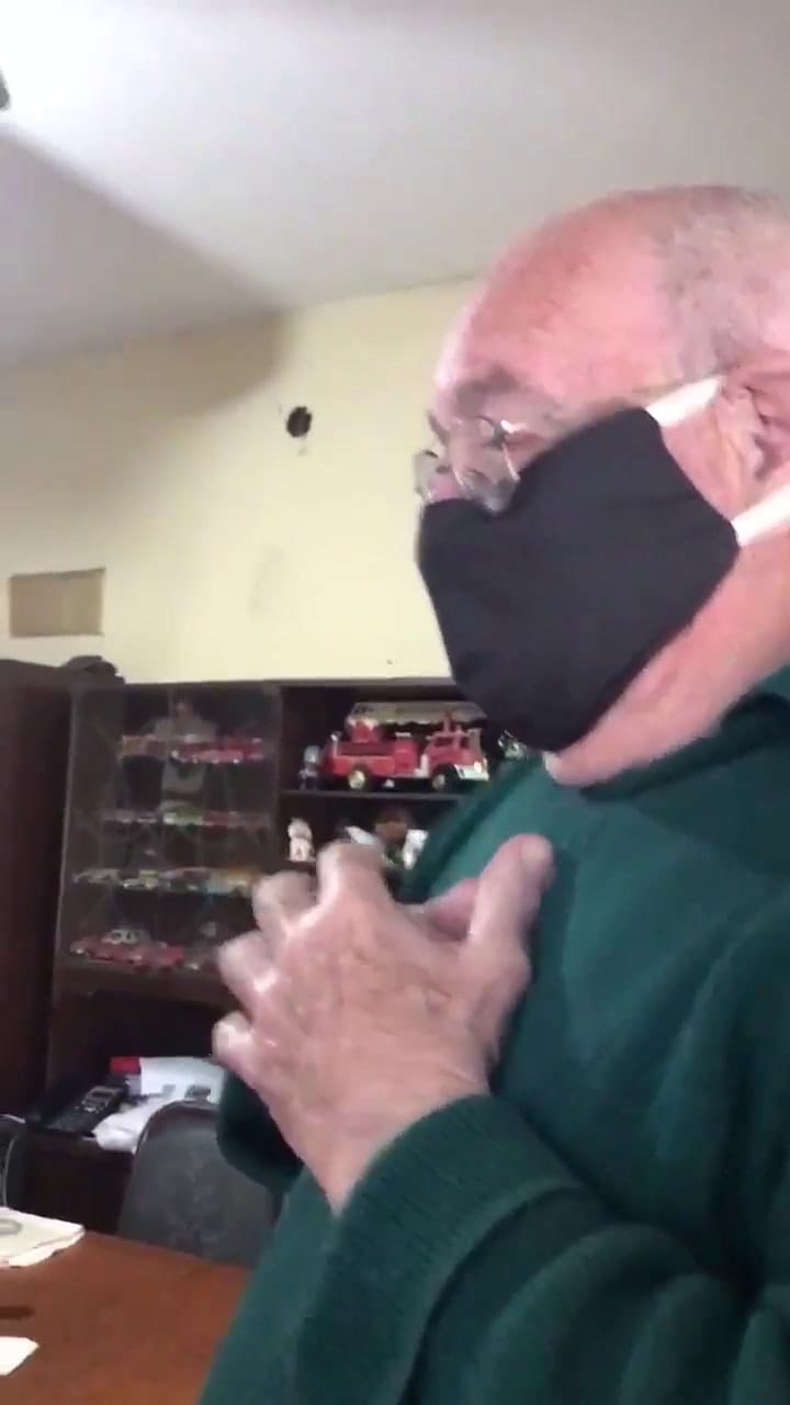 Conoció a su primer bisnieto dos meses después de nacer y el encuentro es emocionante