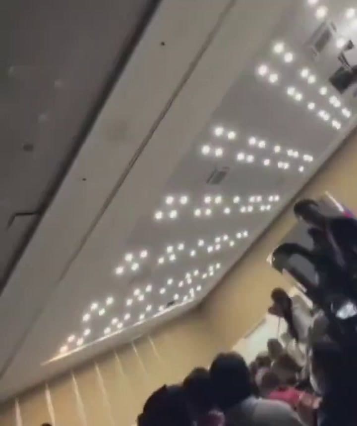 La desesperación de unos alumnos durante el sismo en Filipinas