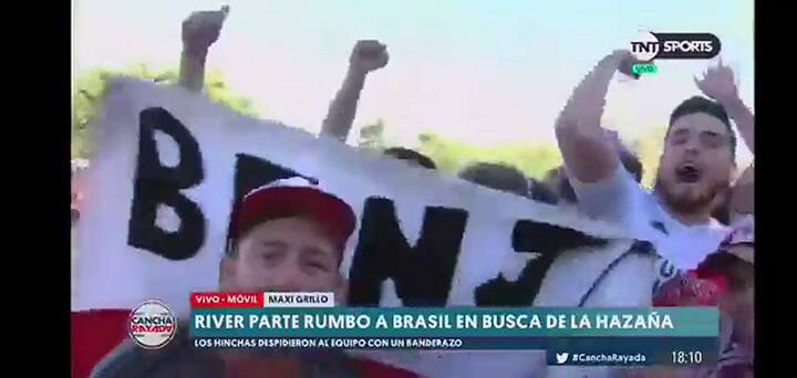 River: un periodista sufrió un robo en vivo mientras cubría el banderazo - Fuente: TNT Sports