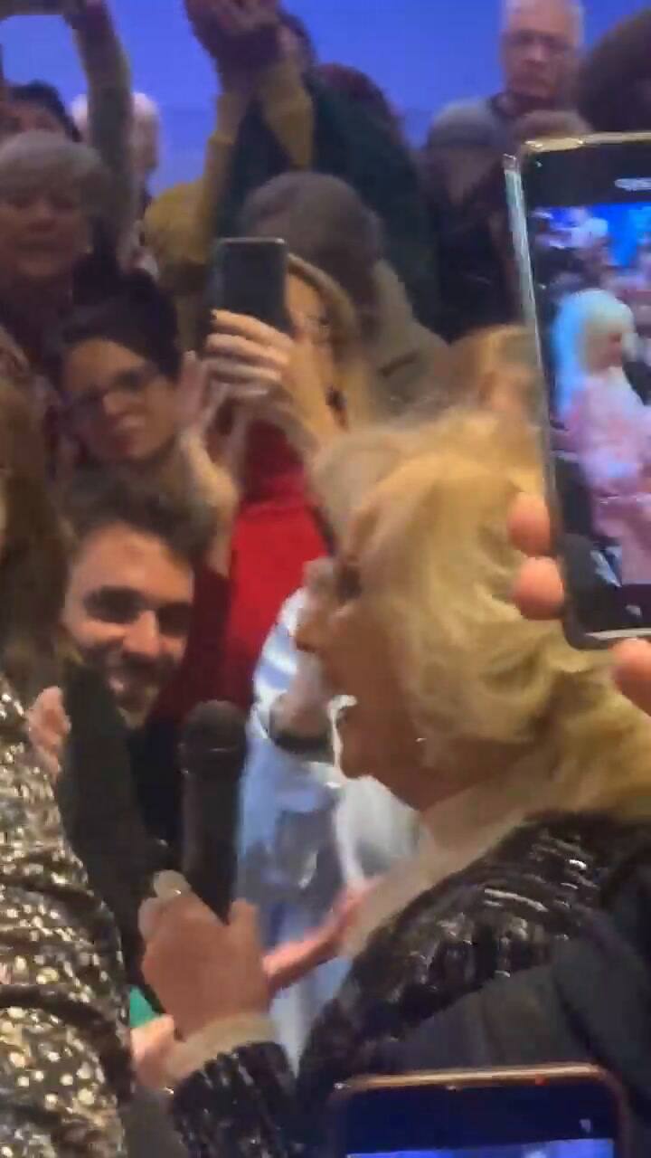 El emotivo saludo entre Nacha Guevara y Mirtha Legrand en el teatro