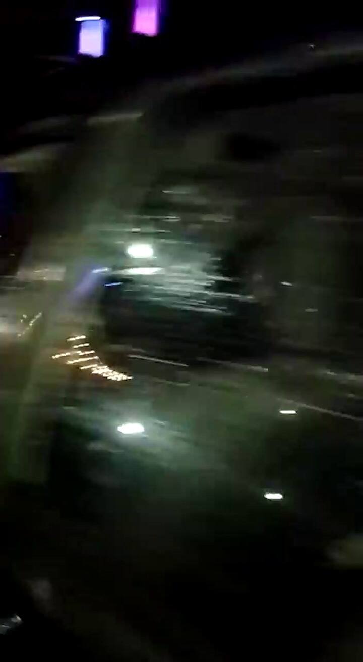 Así quedó el auto y el hombre herido tras chocar contra el boliche