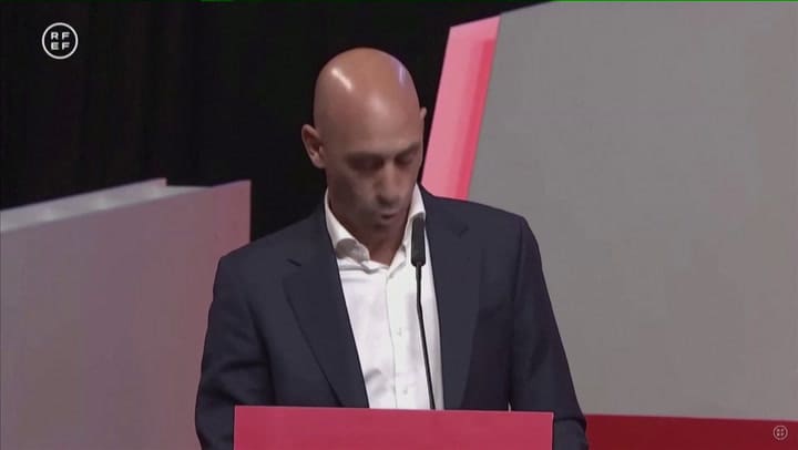 Rubiales da su versión sobre el beso a Jenni Hermoso
