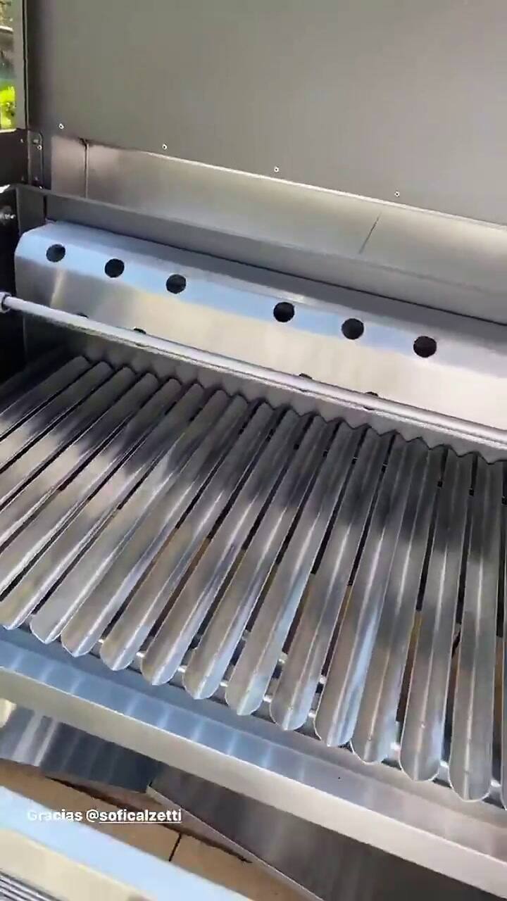 La espectacular parrilla que le regalaron al Kun Agüero