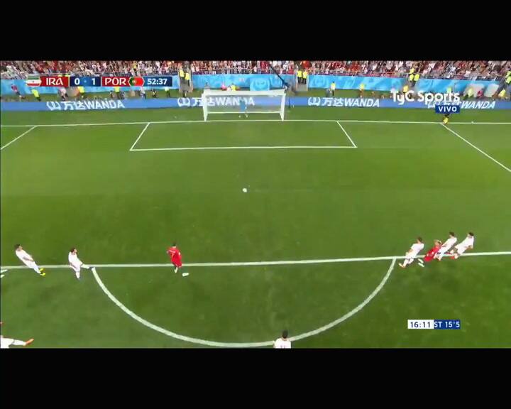 Cristiano Ronaldo pateó un penal pero el arquero iraní lo atajó - Fuente: TyC Sports