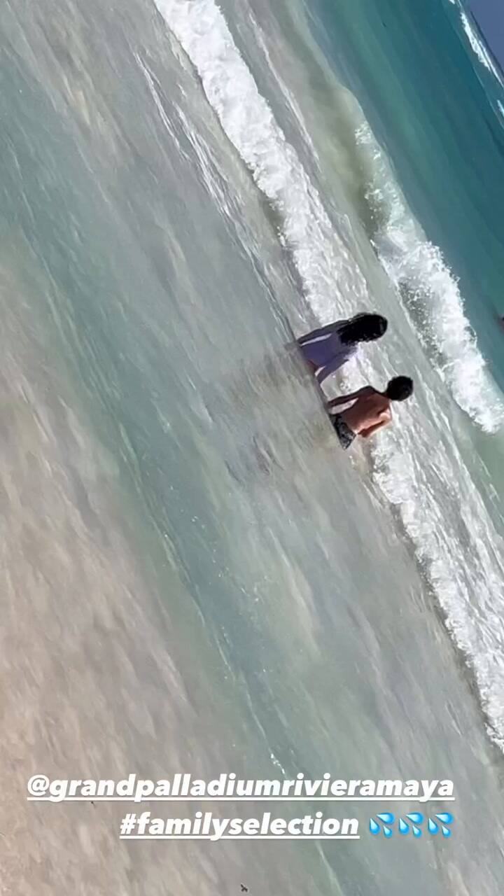 Pampita en México con sus hijos