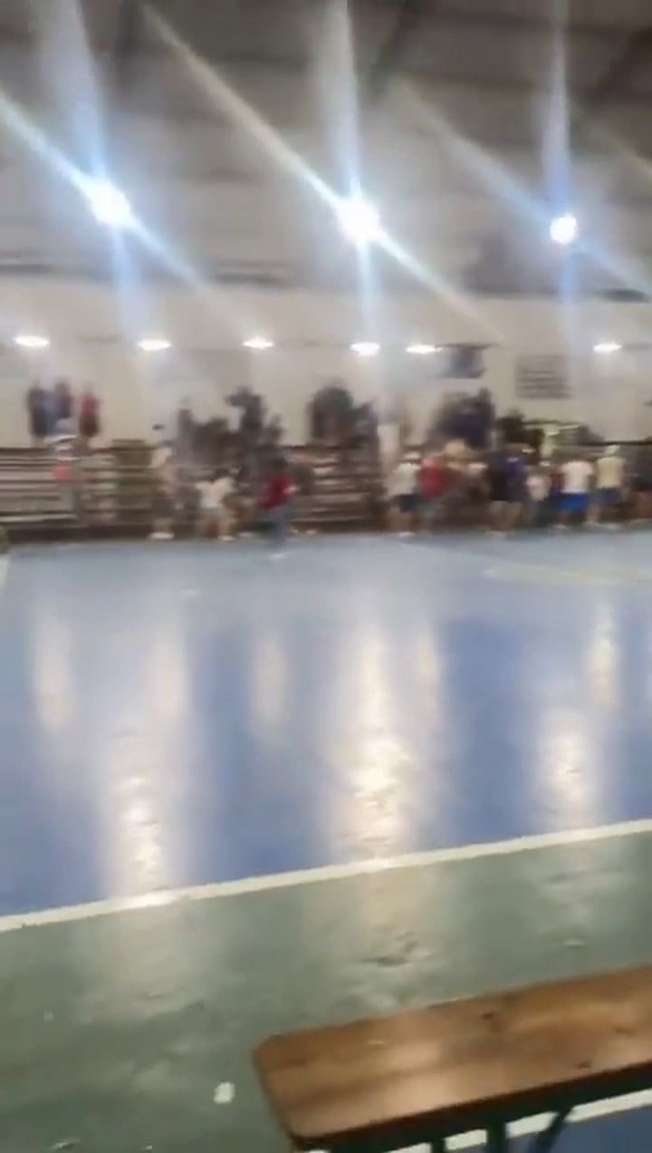 Un grupo de padres protagonizó una violenta pelea en un partido de fútbol infantil en Lanús