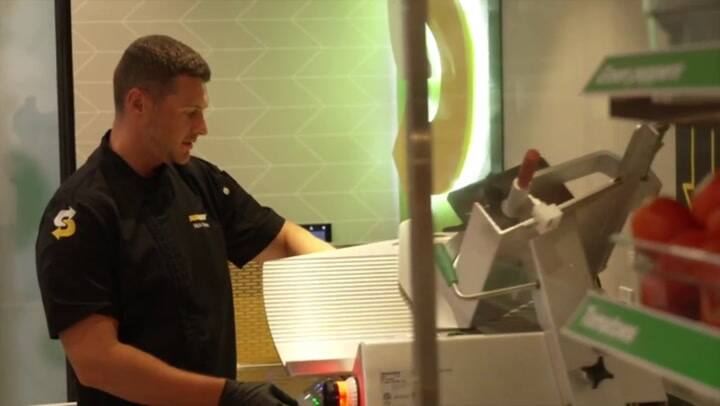 Subway instala cortadoras de carne en sus restaurantes de EE.UU.