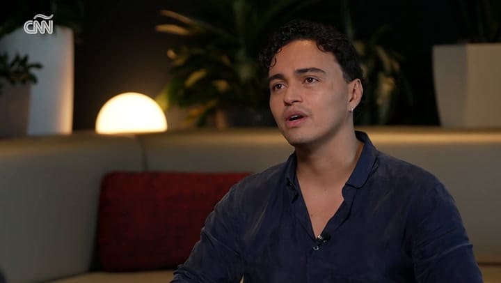 El encendido mensaje de Tonatiuh en favor de los latinos: “No tenemos que pedir permiso por existir”