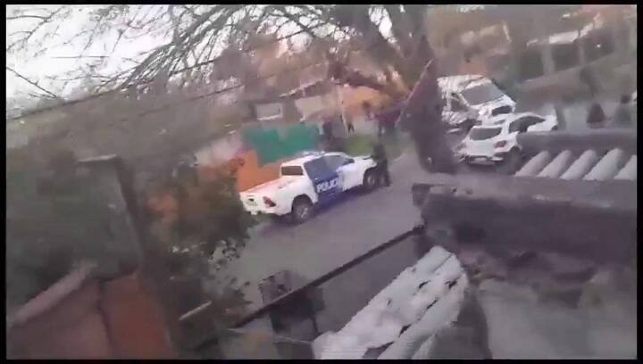 Un hombre persiguió a un motochorro que quiso robarle el auto y lo mató de un tiro en la cabeza