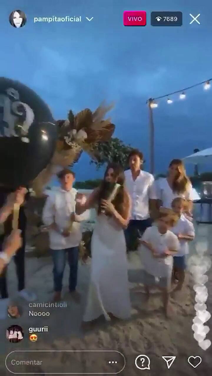 Pampita anuncia que será mamá de una nena