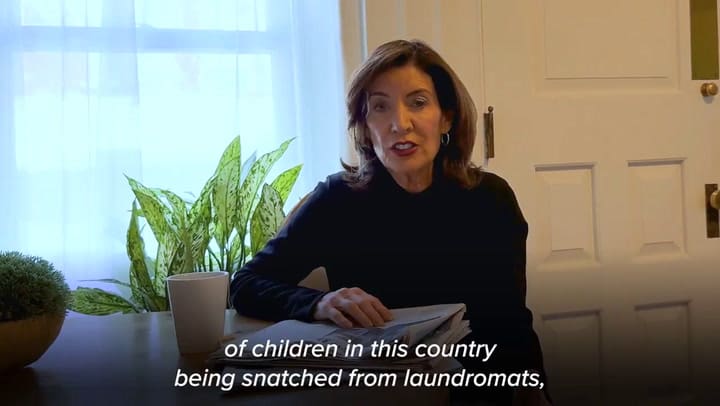 Kathy Hochul cuestionó los operativos del ICE contra niños migrantes