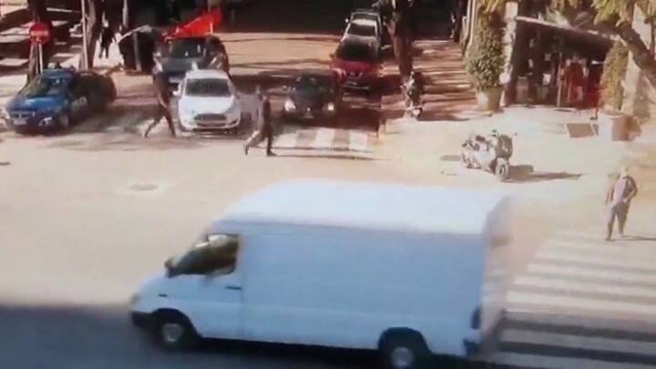 El momento en el que apuñalaron a un policía en Palermo Chico