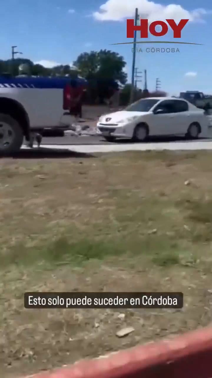 Volcaron en la misma esquina un camión de fernet y luego otro de cola