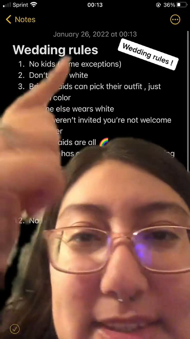 La historia detrás de la mujer que se volvió famosa por compartir las reglas para su boda