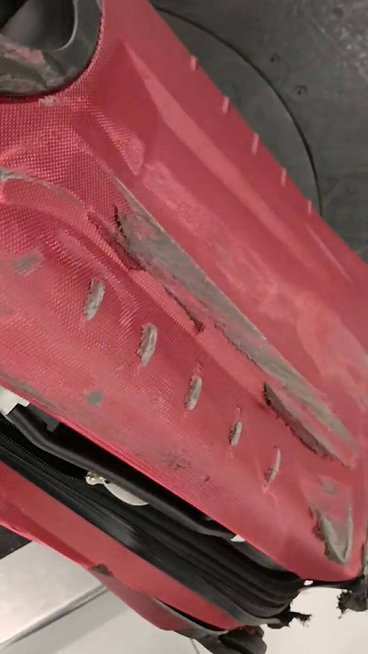 Un turista compartió el increíble estado en el que le regresaron su valija