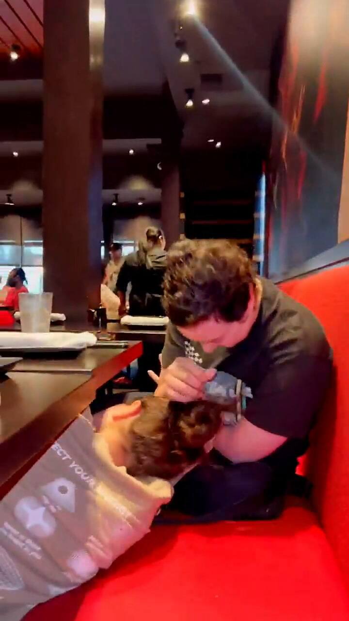 Le gustaba el mozo, su padre la mandó al frente y su reacción llamó la atención de todos