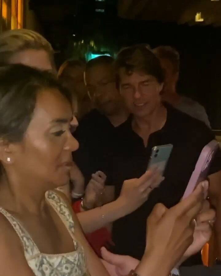 Los fans interceptan a Tom Cruise y Salma Hayek