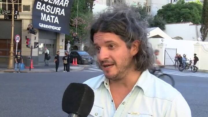 Activistas de Greenpeace se manifestaron frente a la Legislatura contra la incineración de basura