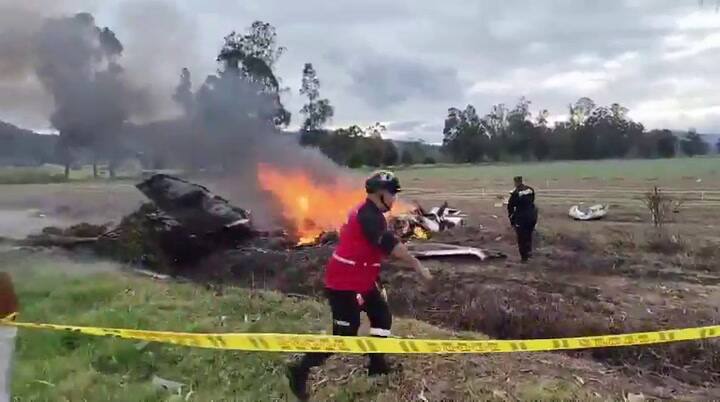 El avión en el que murió el cantante terminó en el psio y prendido fuego
