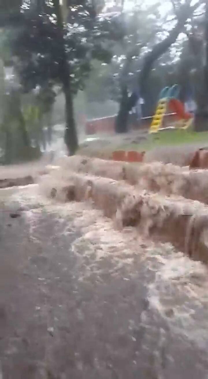 Lluvias en el noroeste de San Luis: así el agua tomaba una plaza