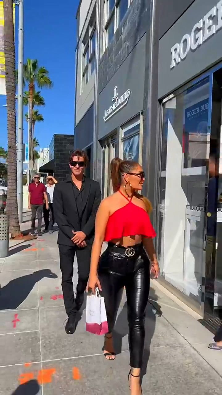 Una influencer se puso en los zapatos de Jennifer Lopez por un día