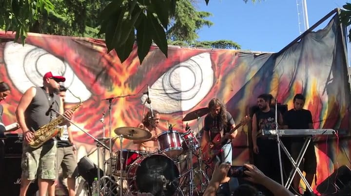 Tete Iglesias de La Renga toca con La Bella Época