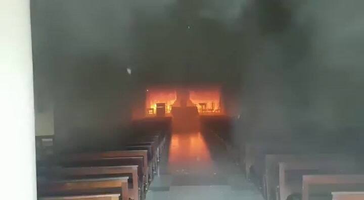 Impresionante video: así se incendia la catedral de San Nicolás