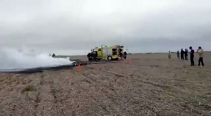 La aeronave se prendió fuego luego de la caída