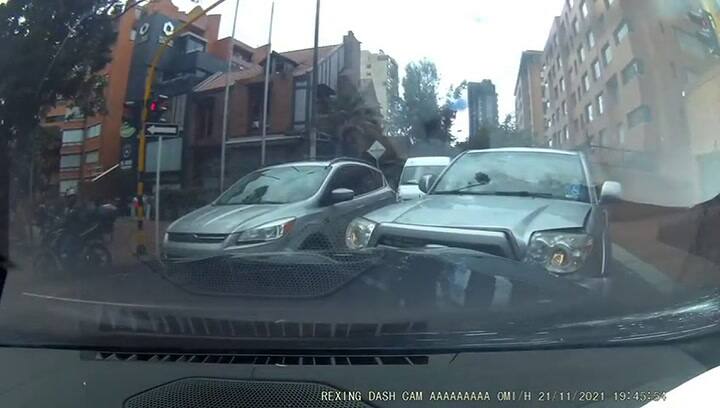 Un auto atropelló a delincuentes en un intento de robo