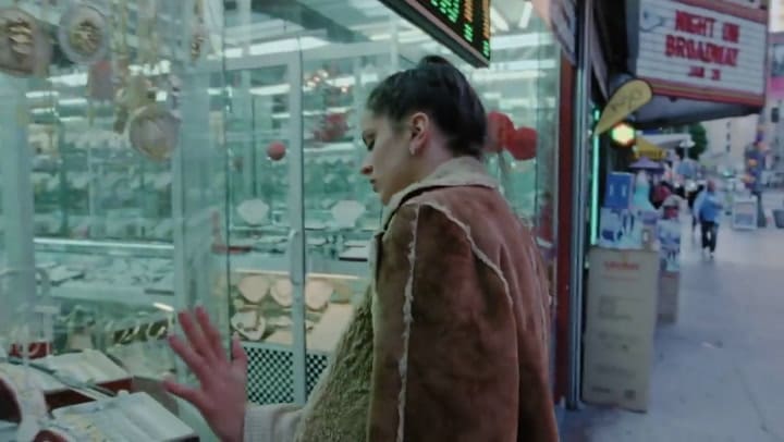 Rosalía - De Plata - Fuente: YouTube