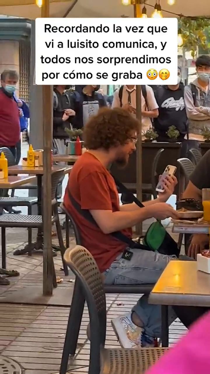 Una mujer captó a Luisito Comunica detrás de cámaras